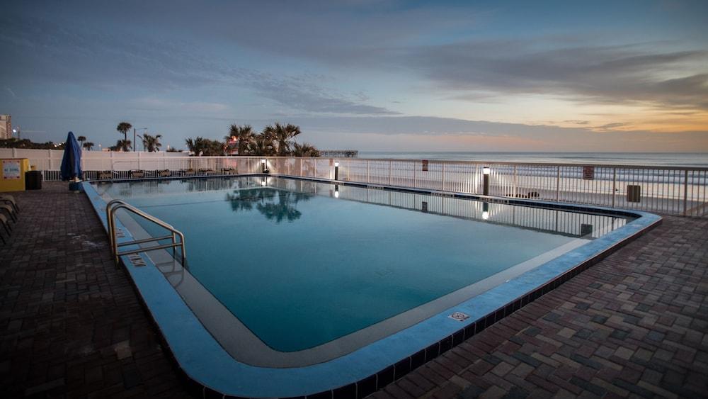 Comfort Inn & Suites Daytona Beach Oceanfront Esterno foto