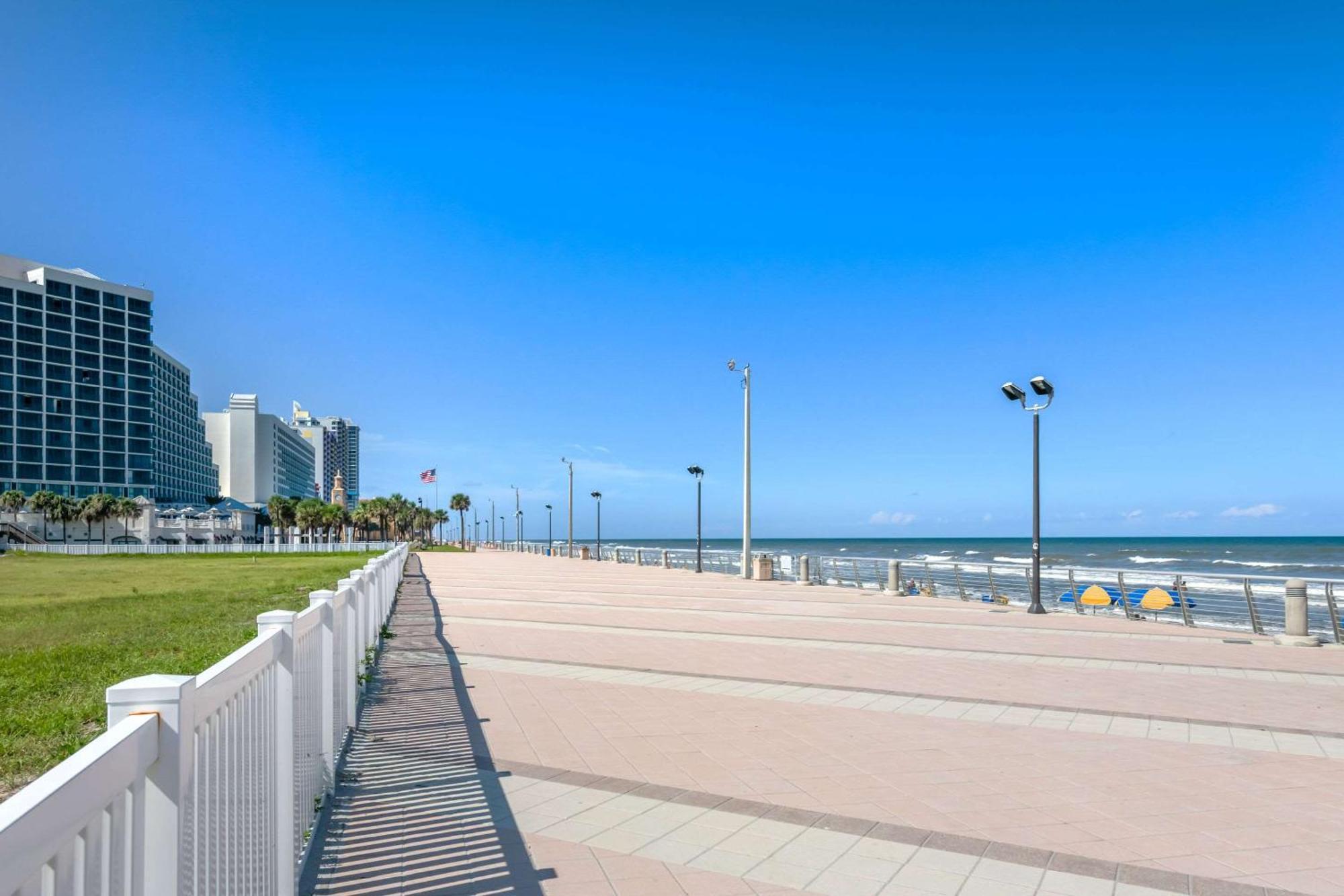 Comfort Inn & Suites Daytona Beach Oceanfront Esterno foto